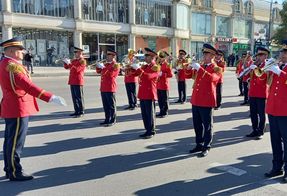 En Ganja se celebra solemne marcha de militares con motivo del Día de la Victoria