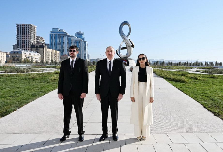 Präsident Ilham Aliyev weiht Siegespark in Baku ein VIDEO