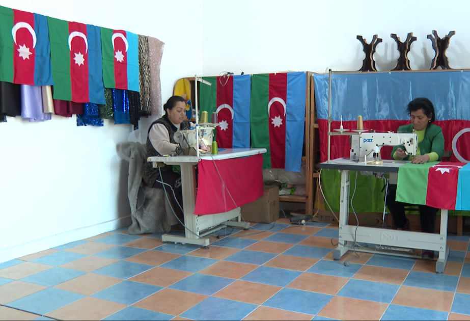Bayraq tikən dərzilər Vətən müharibəsi günlərində də dayanmadan işləyiblər - REPORTAJ - FOTO VİDEO