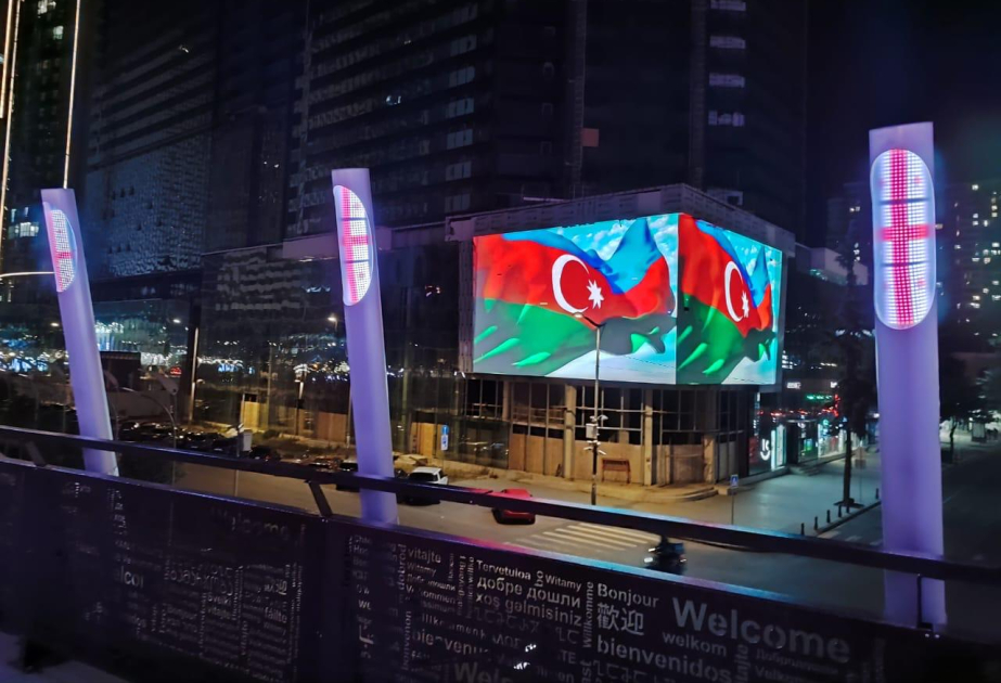 Batumi şəhərinin əsas küçə və meydanları Azərbaycan bayrağının rəngləri ilə işıqlandırılıb