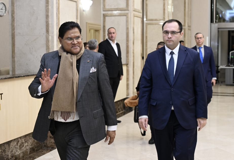 Surinam Respublikasının Prezidenti Azərbaycana səfərə gəlib YENİLƏNİB