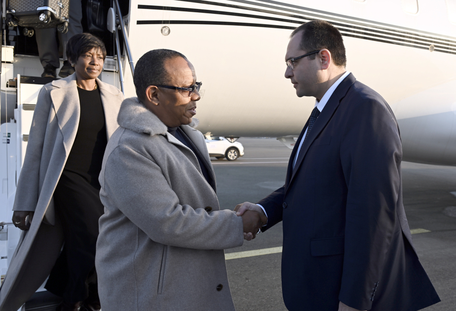 Premierminister der Demokratischen Republik São Tomé und Príncipe in Aserbaidschan eingetroffen