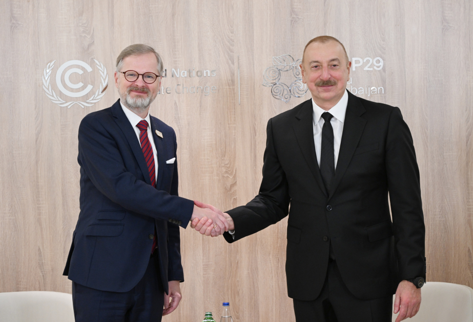 Le président azerbaïdjanais Ilham Aliyev rencontre le Premier ministre tchèque Petr Fiala MIS A JOUR VIDEO