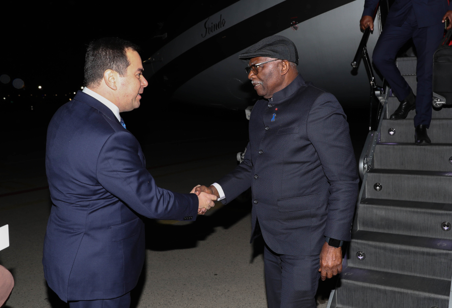 El Vicepresidente de la República Gabonesa arriba a Azerbaiyán