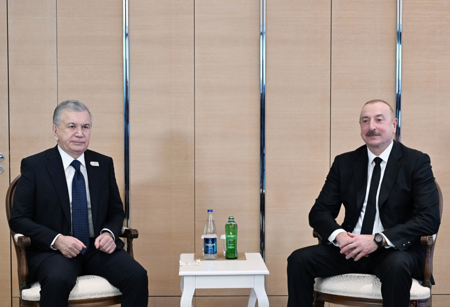 Azərbaycan Prezidenti İlham Əliyev Özbəkistan Prezidenti Şavkat Mirziyoyev ilə görüşübGörüşdə Xankəndidə tikiş fabrikinin videobağlantı vasitəsilə açılışı olub  YENİLƏNİB VİDEO