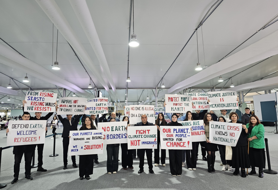 COP29 çərçivəsində Avropada miqrantlara qarşı təzyiqlərə etiraz olaraq səssiz aksiya keçirilib
