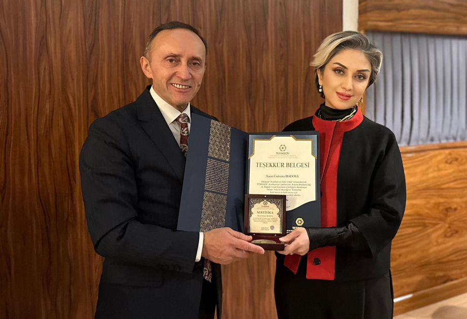 Гюльнаре Халиловой в Анкаре вручена медаль «Ахмеда Джавада»