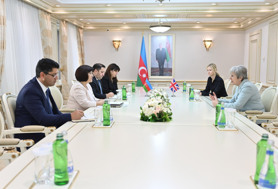 En el Parlamento de Azerbaiyán se celebra una reunión con la ex Primera Ministra británica Theresa May