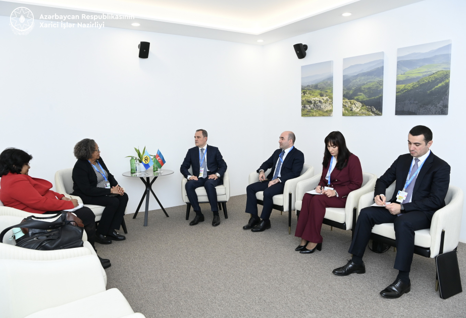 Canciller de Azerbaiyán sostiene un encuentro con la Secretaria General de la Comunidad del Caribe