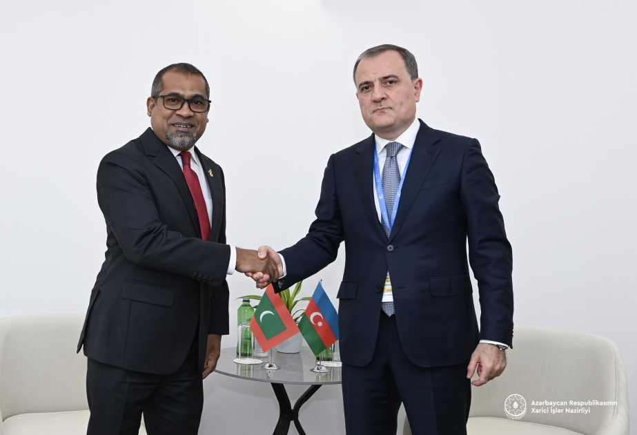 Canciller de Azerbaiyán se reunió con el Ministro de Asuntos Exteriores de Maldivas