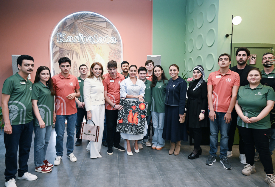 La Vicepresidenta de la Fundación Heydar Aliyev, Leyla Aliyeva, visitó el primer establecimiento de restauración inclusiva de Bakú, la cafetería Kashalata