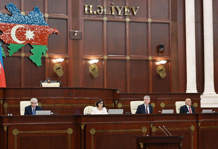 Milli Məclisdə 2025-ci ilin dövlət büdcəsi zərfinə daxil olan sənədlərin müzakirəsinə başlanılıb