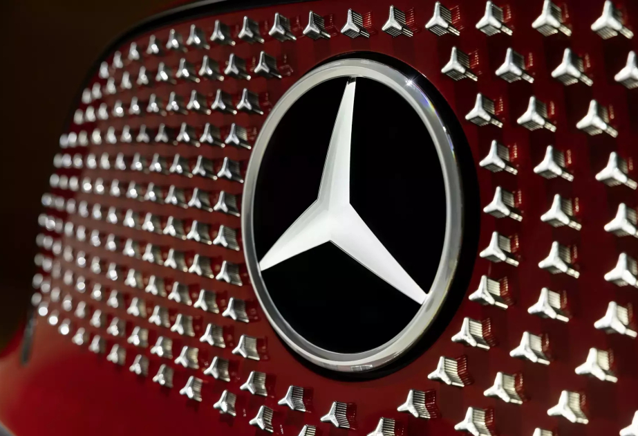 "Mercedes-Benz" se prepara para un modo de ahorro serio