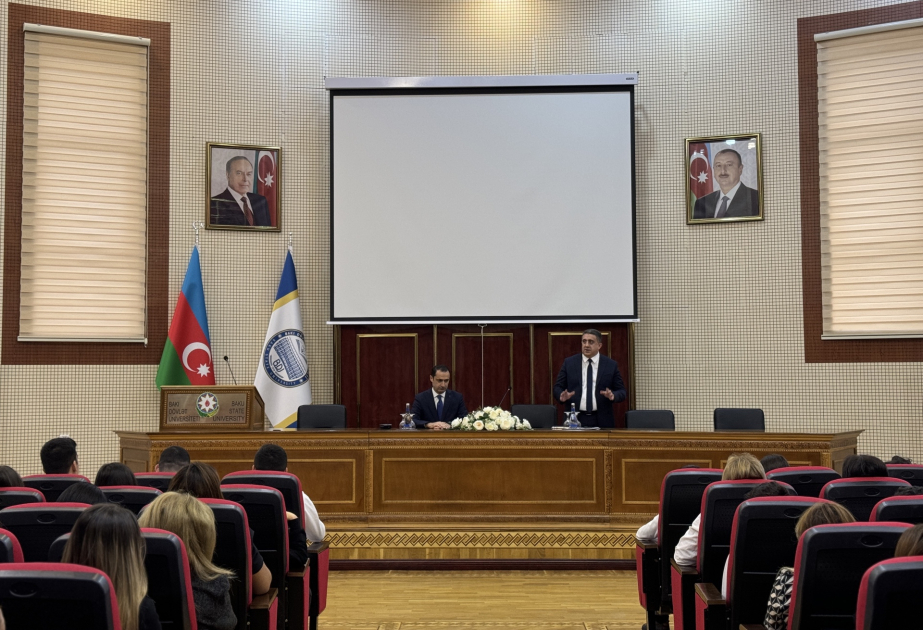 Замдиректора Института образования встретился с преподавателями и учащимися лицея БГУ