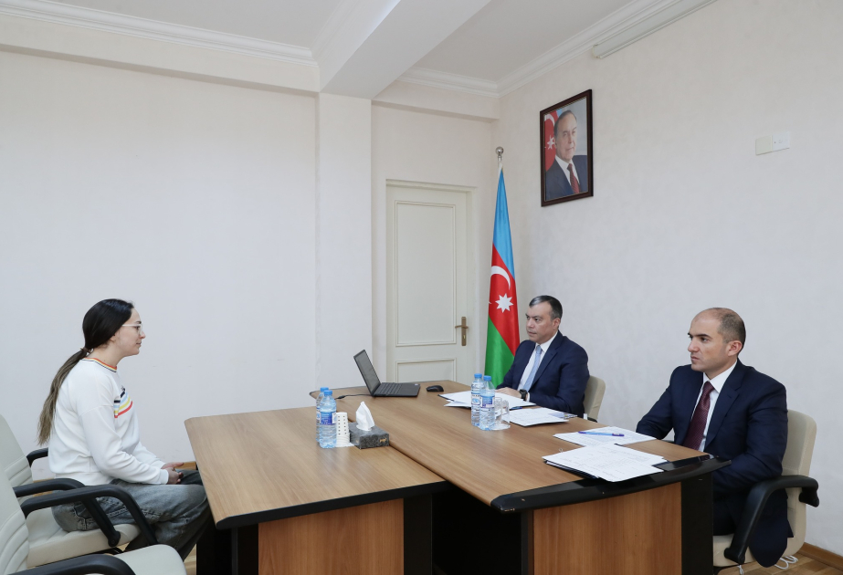 Əmək və əhalinin sosial müdafiəsi naziri Oğuzda vətəndaşların müraciətini dinləyib