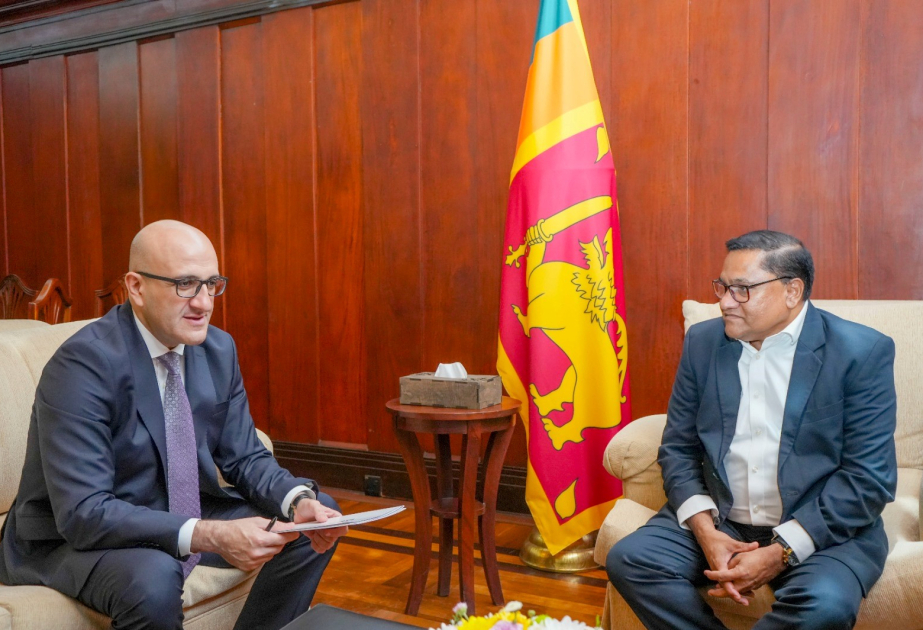 Azerbaijani Ambassador presents credentials to Sri Lankan President
