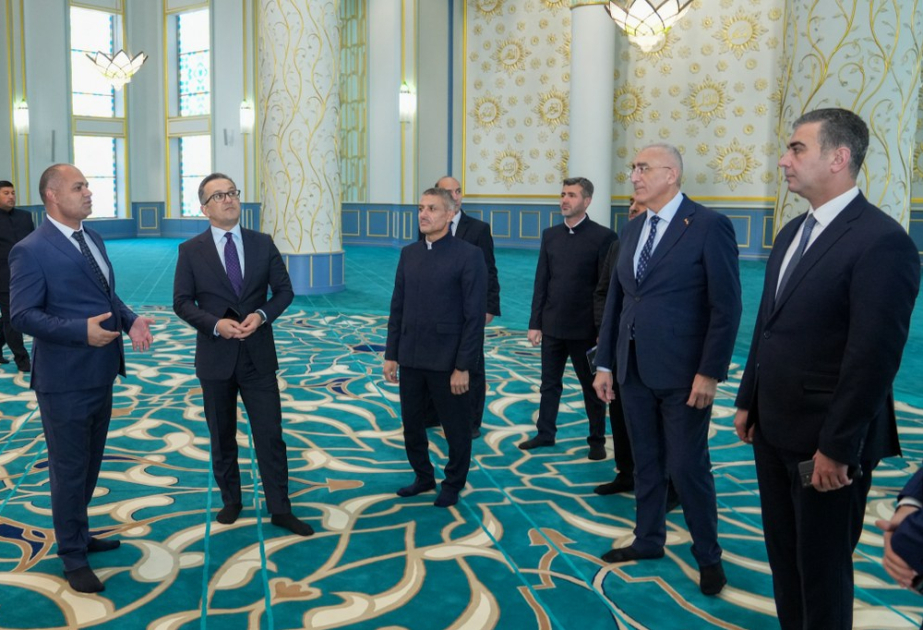 Dini Qurumlarla İş üzrə Dövlət Komitəsinin sədri Naxçıvanda bir sıra məscidləri ziyarət edib