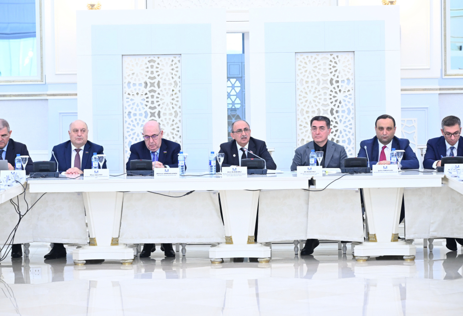 Une audience publique sur le retour en Azerbaïdjan occidental se déroule au Milli Medjlis