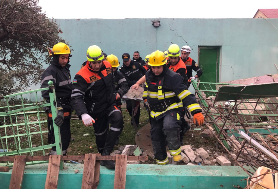 В результате взрыва в Новханы пострадали два человека ОБНОВЛЕНО ВИДЕО