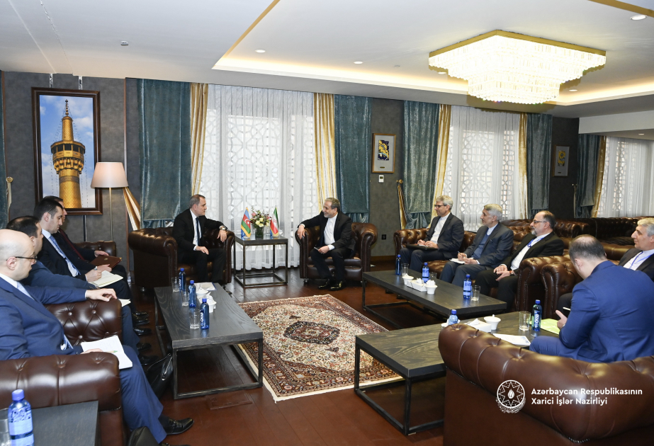 Azerbaijani, Iranian FMs discuss regional security