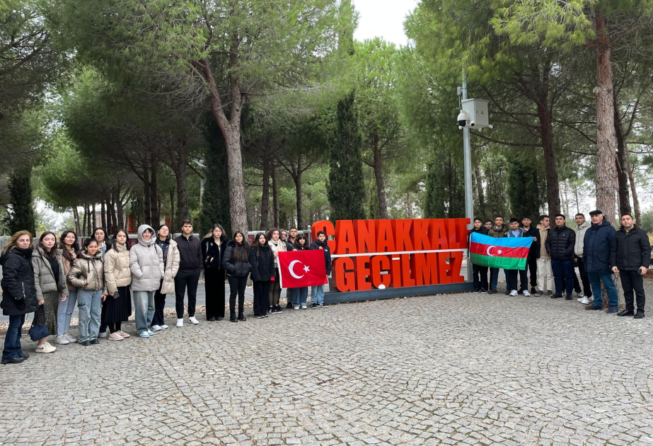 Naxçıvan və İqdırdan olan şagirdlər Çanaqqalada şəhid məzarlarını ziyarət ediblər