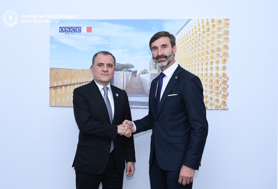 Ceyhun Bayramov slovakiyalı həmkarını postmünaqişə dövründə bölgədəki mövcud vəziyyət barədə məlumatlandırıb