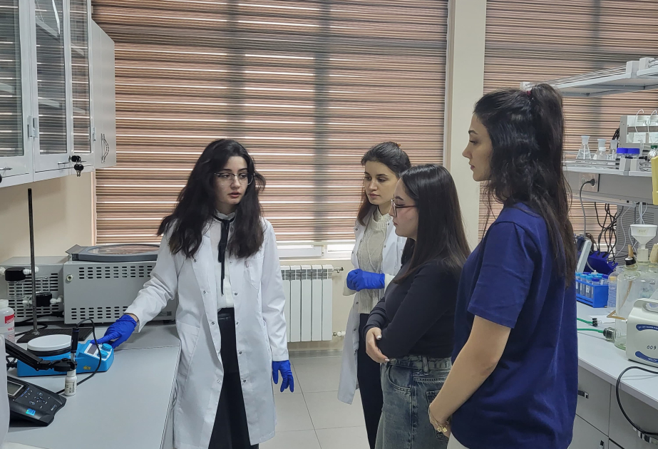 Biofizika İnstitutunda BDU-nun magistrantları ilə görüş keçirilib