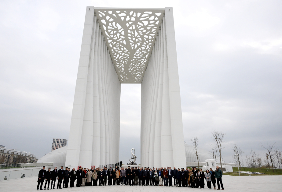 Участники конференции по праву на возвращение азербайджанцев посетили достопримечательности Баку