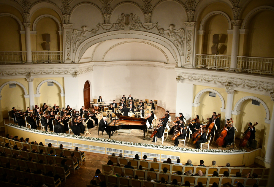 Rusiyalı pianoçu Mixail Lidski Bakıda Bramsın şedevr əsərlərini ifa edib