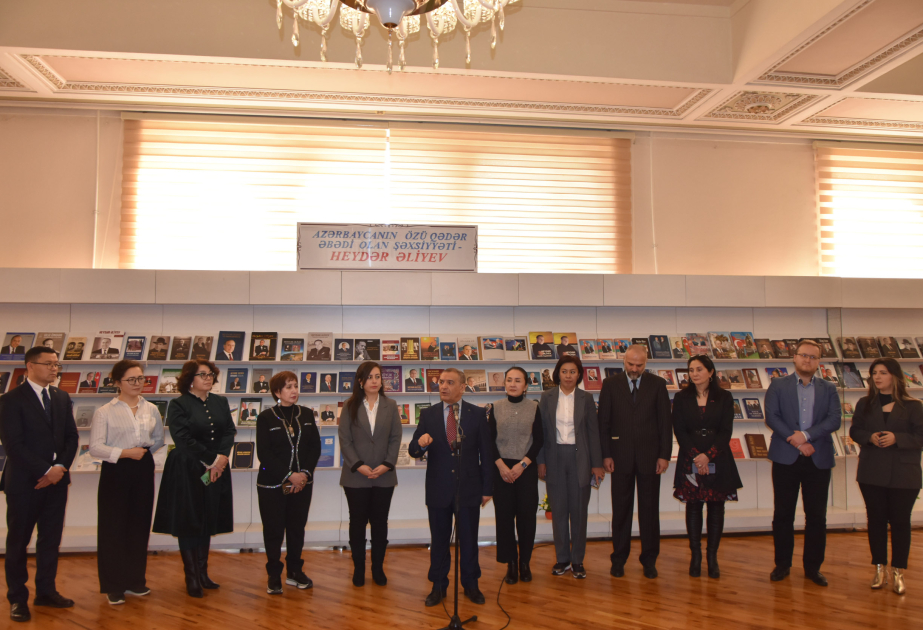 Ümummilli Lideri Heydər Əliyevin xatirəsinə həsr olunmuş kitab sərgisi açılıb