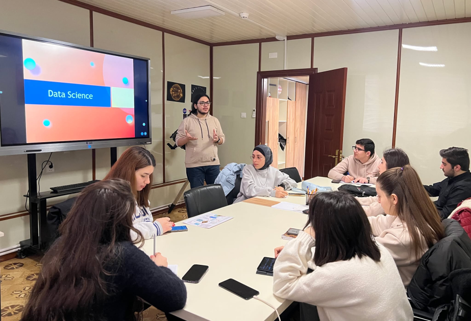 BDU-nun Tələbə Elmi-Texniki Yaradıcılıq Mərkəzində “Data Science” təlimlərinə başlanılıb