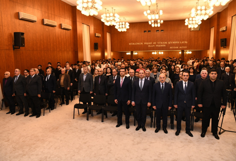 Neft və Sənaye Universitetində Ümummilli Lider Heydər Əliyevin anım gününə həsr olunmuş tədbir keçirilib