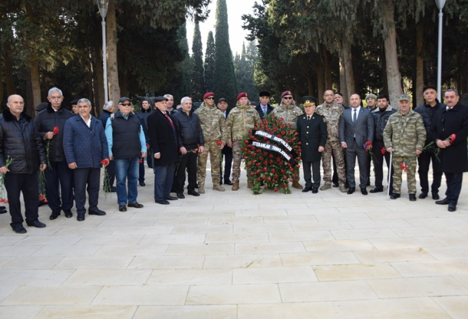 Respublika Veteranlar Təşkilatının əməkdaşları Ümummilli Liderin məzarını ziyarət ediblər