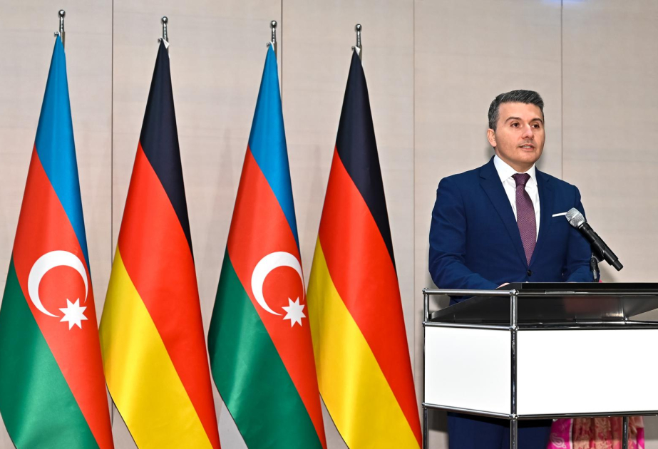 Ulu Öndər Heydər Əliyevin əziz xatirəsi Berlində dərin ehtiramla yad edilib