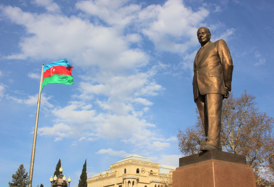 В Гяндже чтят память общенационального лидера Гейдара Алиева