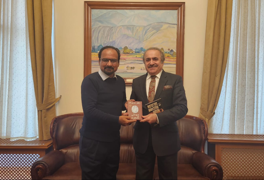 Pakistanlı professor Ədəbiyyat Muzeyinin qonağı olub