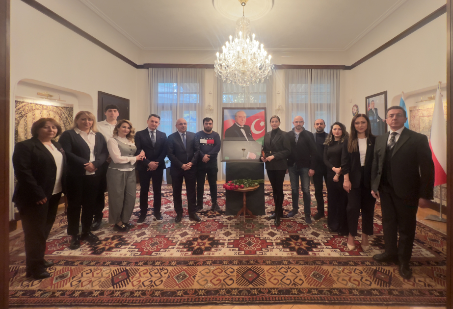 Praqada Ulu Öndərin xatirəsi anılıb