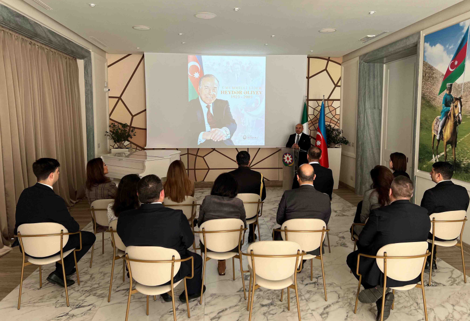 İtaliyada Ümummilli Lider Heydər Əliyevin xatirəsi yad edilib