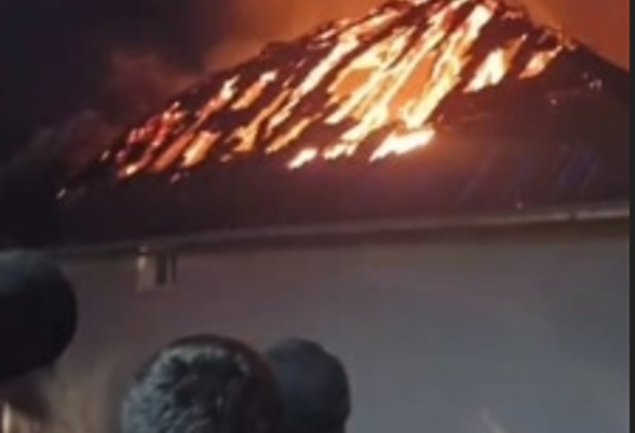 Şəkidə iki ailənin yaşadığı fərdi yaşayış evi yanıb