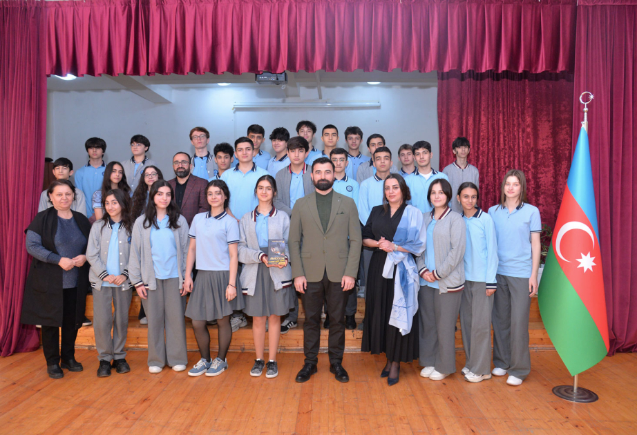 “Bir kitab dünyanı dəyişdirə bilər” - yazıçı Rövşən Abdullaoğlu