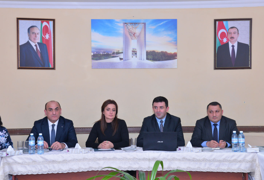 Paytaxtın Xətai rayonundakı məktəblərin direktorları ilə görüş keçirilib
