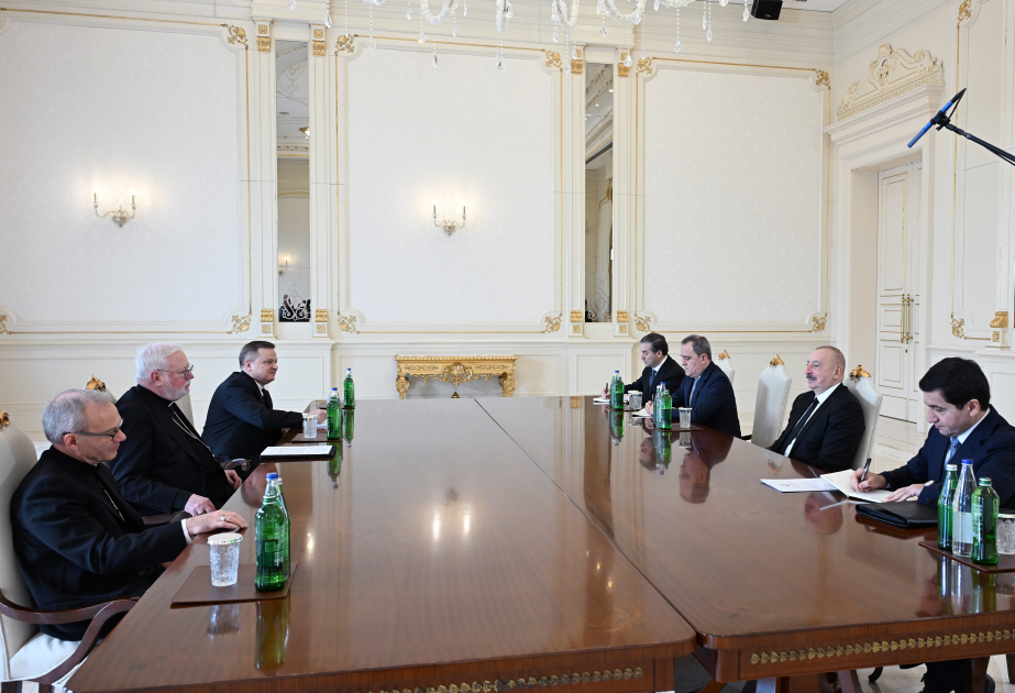 Le président azerbaïdjanais reçoit le secrétaire du Saint-Siège pour les Relations avec les Etats et les organisations internationales MIS A JOUR VIDEO