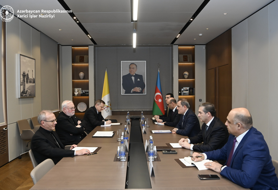 Se analizan las perspectivas de desarrollo de la cooperación multilateral entre Azerbaiyán y la Santa Sede