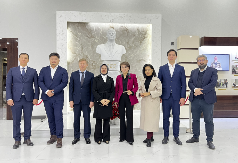 Un grupo de representantes de los medios de comunicación que viajaron a Azerbaiyán en el marco de la Semana de la Alfabetización Mediática visitó AZERTAC