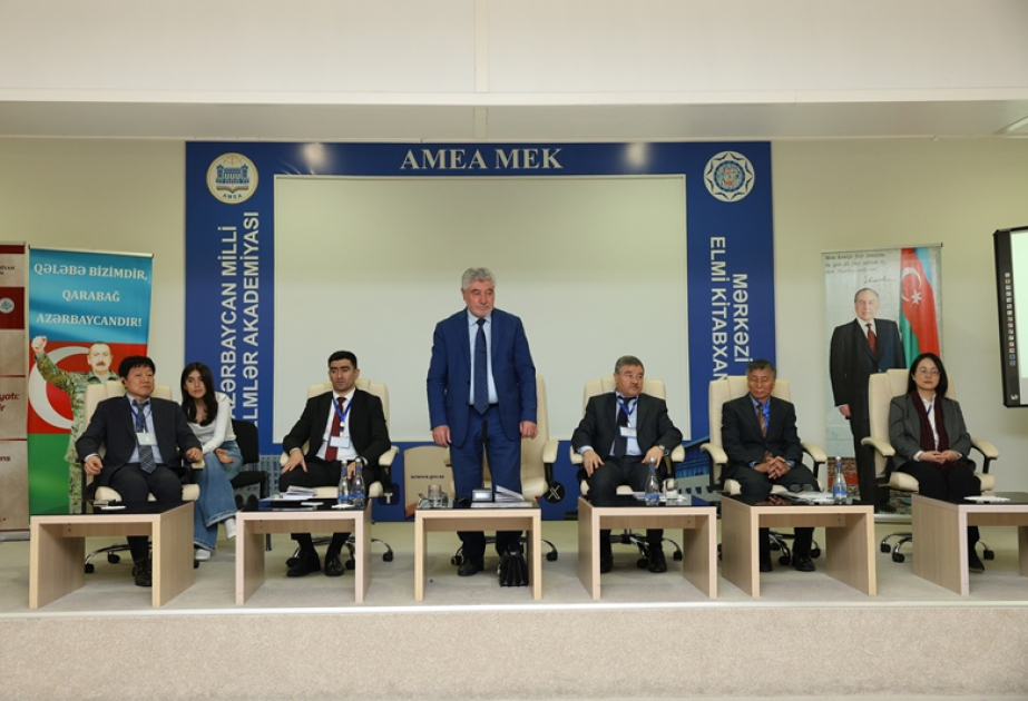 Asiya xalqları ədəbiyyatına həsr olunan beynəlxalq elmi konfrans seksiya iclasları ilə davam edib
