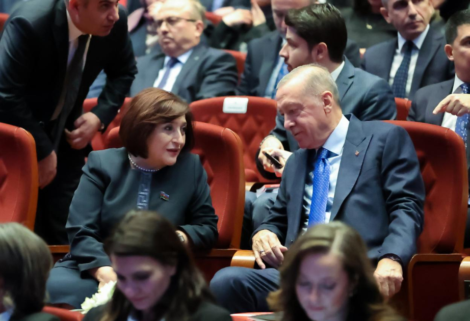 Le président turc Recep Tayyip Erdogan rencontre la présidente du Milli Medjlis azerbaïdjanais à Ankara