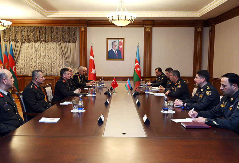 Müdafiə naziri Türkiyə nümayəndə heyəti ilə görüşüb