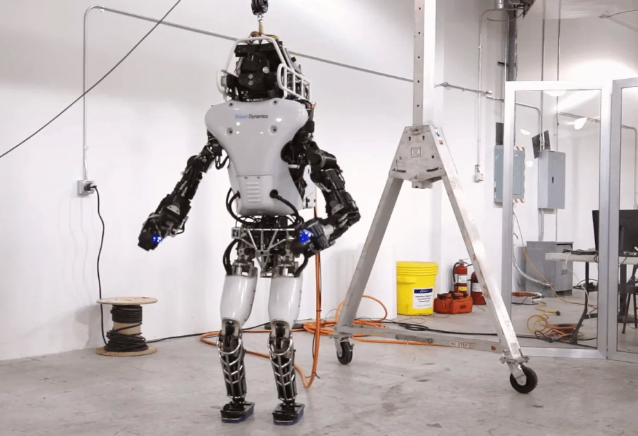 Cənubi Koreya komandası “Dəmir adam” robotu hazırlayıb