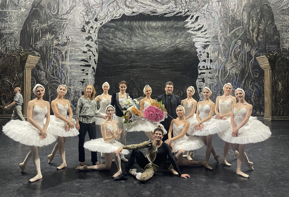 Azərbaycanlı dirijor Çində Tatarıstan Teatrının tamaşalarını idarə edir