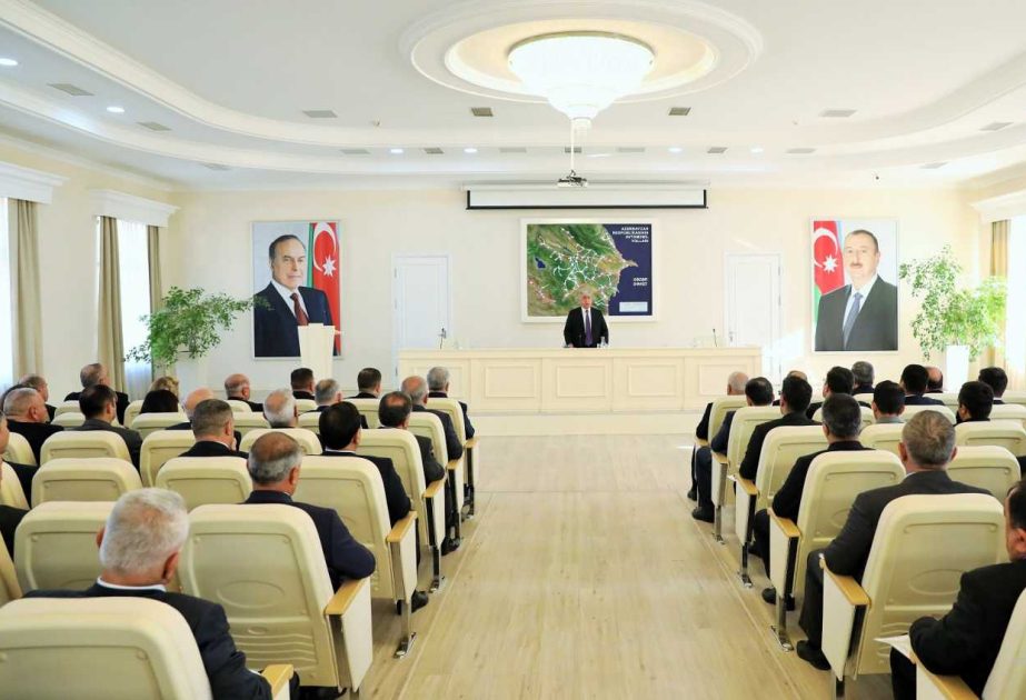 Respublikanın avtomobil yollarının inkişafı istiqamətində görülən işlərə həsr olunmuş iclas keçirilib